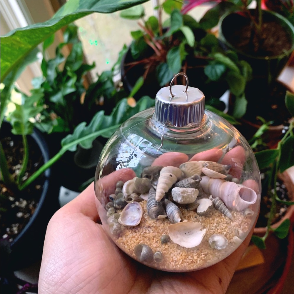 HANDMADE CHRISTMAS BEACHY SAND AND SEASHELLS ORNAMENT